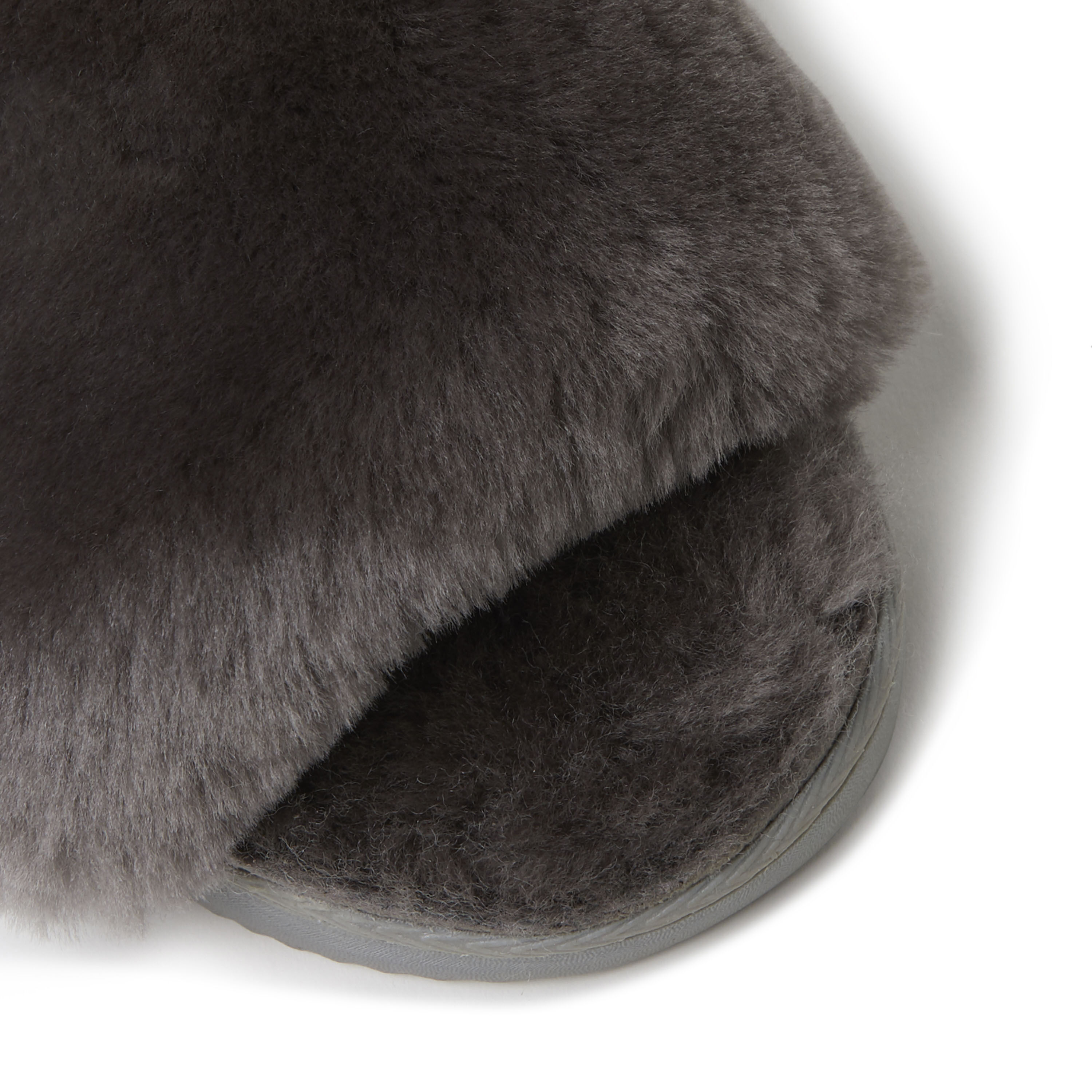Qwaruba women's fireside sheepskin slipper top